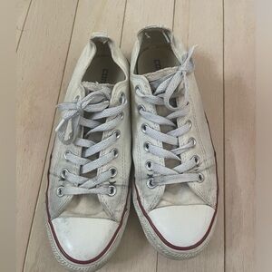 White converse / women’s size 9